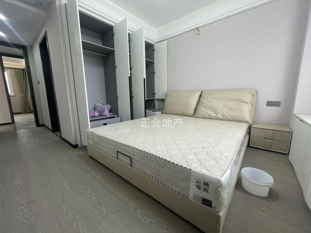 甩卖，满庭春，精装3房2卫，东边户，电梯好楼层，​‮北南‬通透‬，全‮装新‬修，拎‮入包‬住​，双阳台