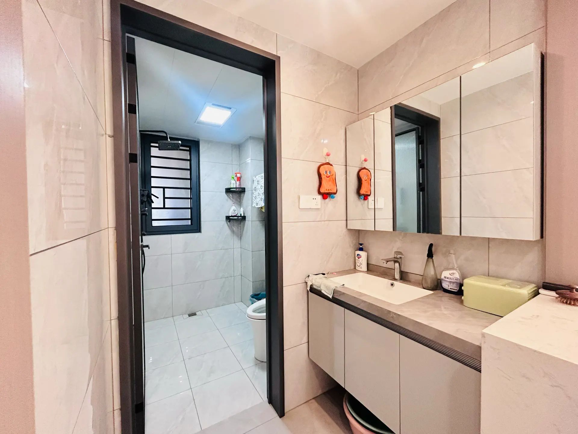 城南，南国明珠，精装三房两卫，户型方正，采光好，证满二，南北通透