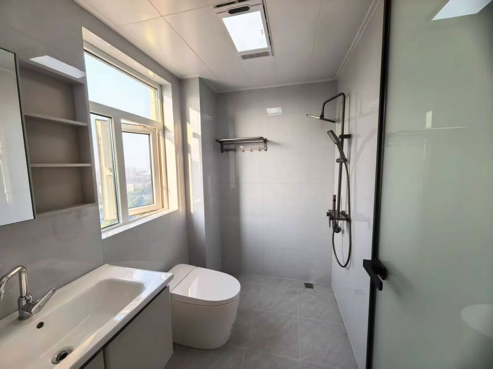 降价了，城南,沔街旁,电梯好楼层,全新精装三房二卫,证满二,单价4700