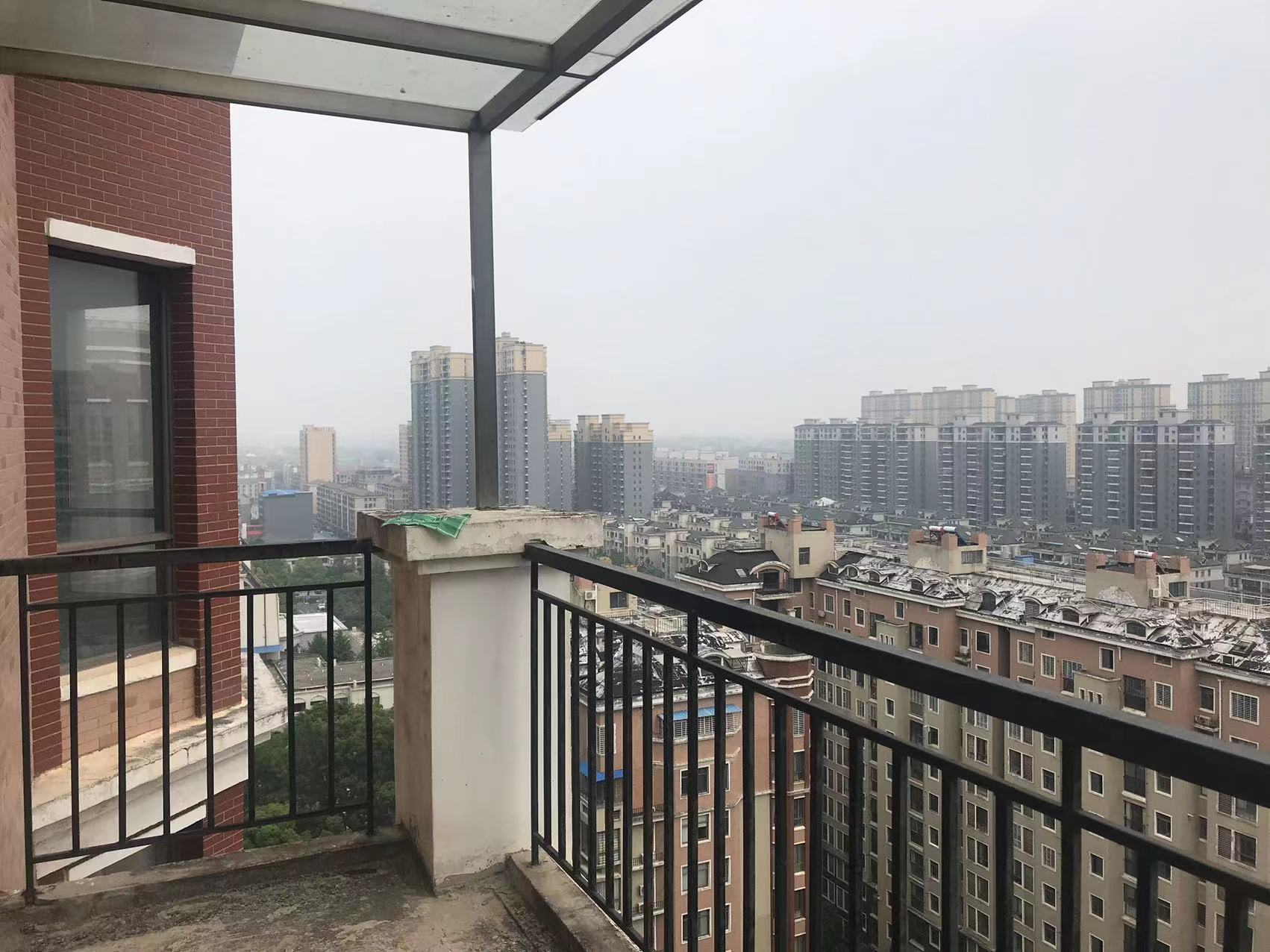 城南金诚花园  毛坯大三房  南北通透  三开间朝南  看房方便 房东诚意出售 可按揭