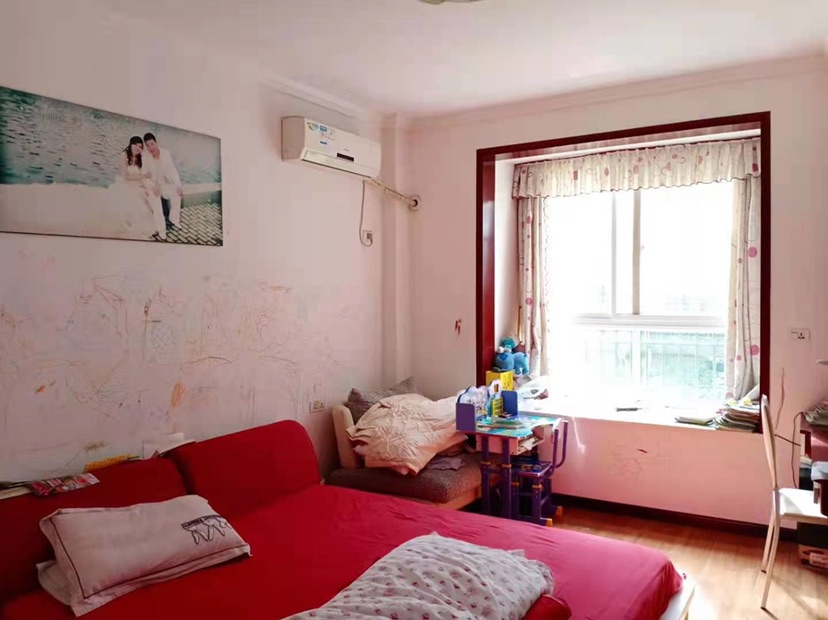 香岸华府1楼，适合养老，门口