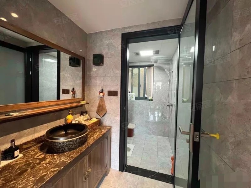 ？急售，城南，新城壹号5期，精装三房两卫，电梯好楼层，证满二，诚心出售