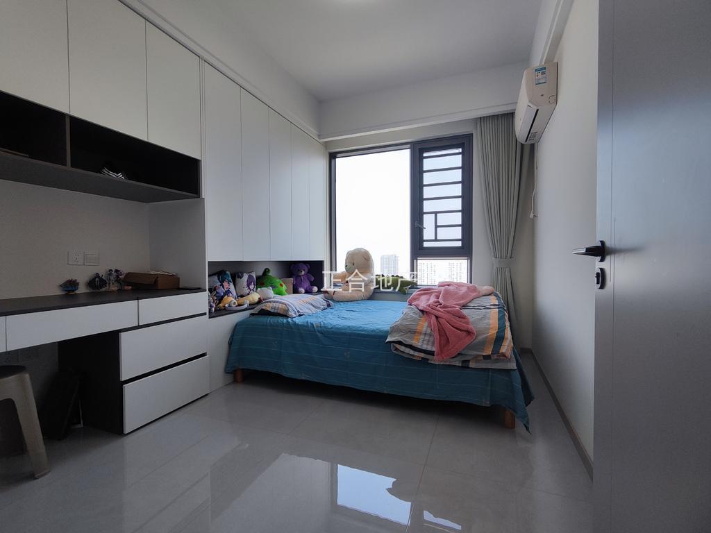 捡漏，亏本出售，南国明珠，精装大四房，单价6000，全新装修，满二​