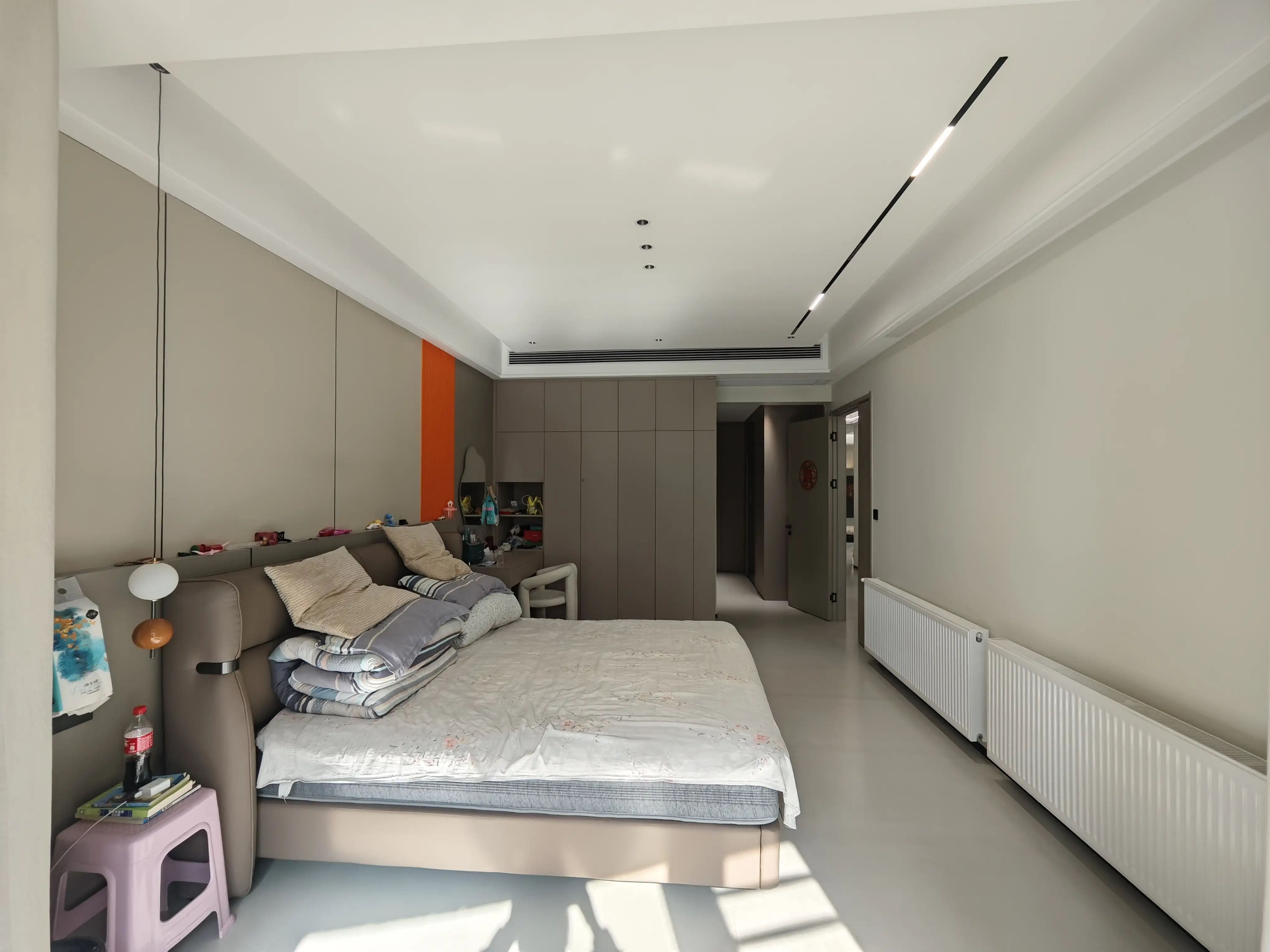 城南，一梯一户大平层，东边户，精装四房，成色新，好楼层，证满二