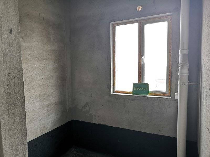 领秀城毛坯四房带车位看房方便可按揭