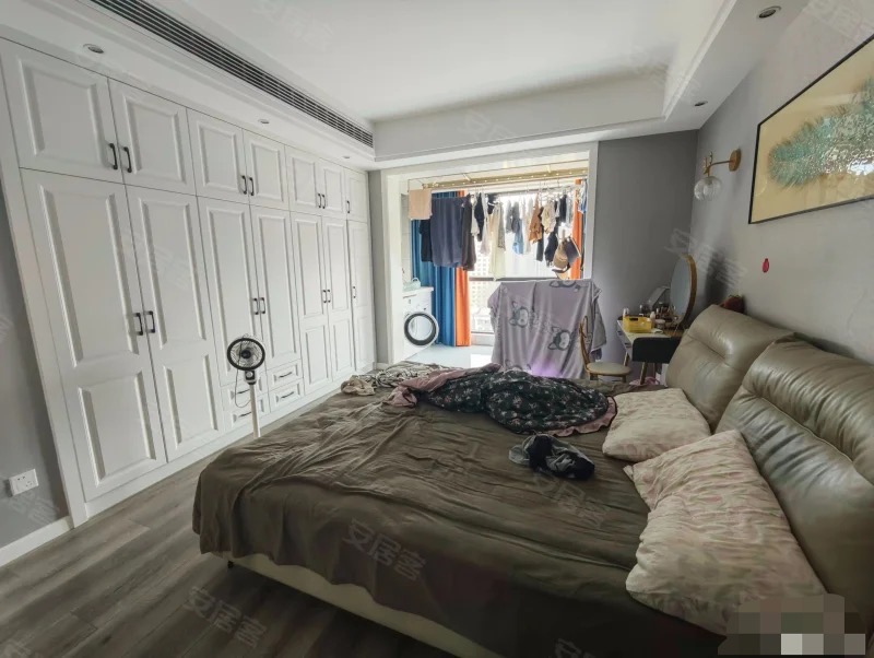 城南，领秀城，精装三房两卫，边户，9.9成新，单价6千多，性价比高