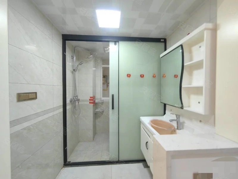 189，捡漏，房东亏本出售，和合国际，精装小三房，好楼层，老证，南北通透，配套成熟