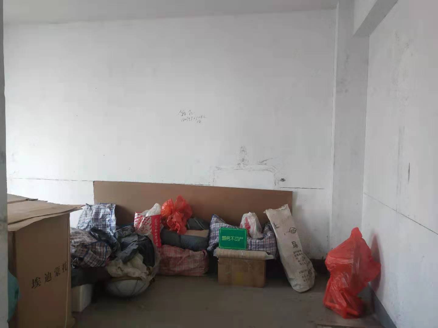 宏运名居毛坯大四房中间楼层方便看房