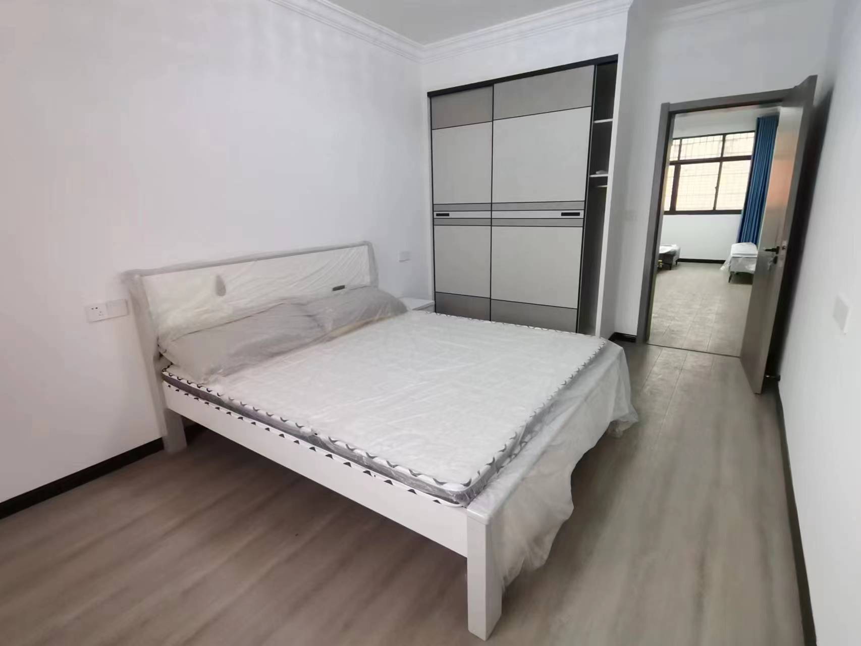 一建宿舍商城附近三钟旁边热闹凡华的位置全新装修