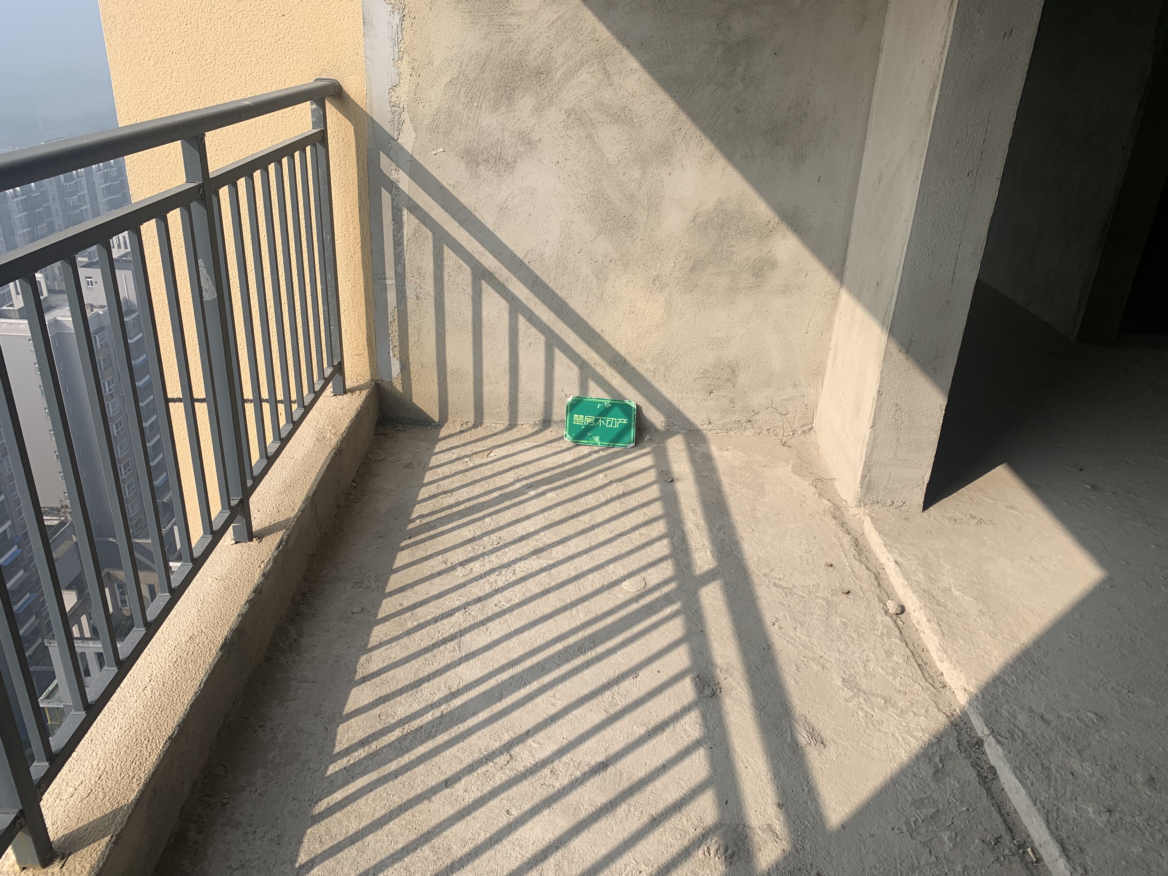 元泰清华园毛坯大三房送45个平方可以做复式楼上面可以做两间房