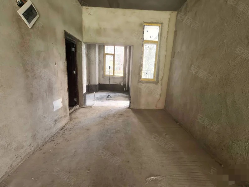 城南，新城名都，毛坯四房，单价不到5000，证满二，东边户