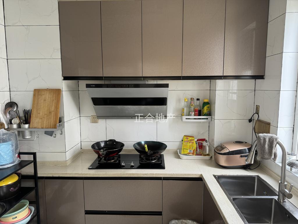 降价了，森林国际，​全屋中央空调，装修成色新，​大阳台户型到位，房东急售，好楼层