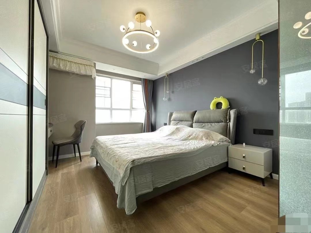 城南，沔阳公馆，精装四房两卫，小高层，全屋品牌家电家具，证满2