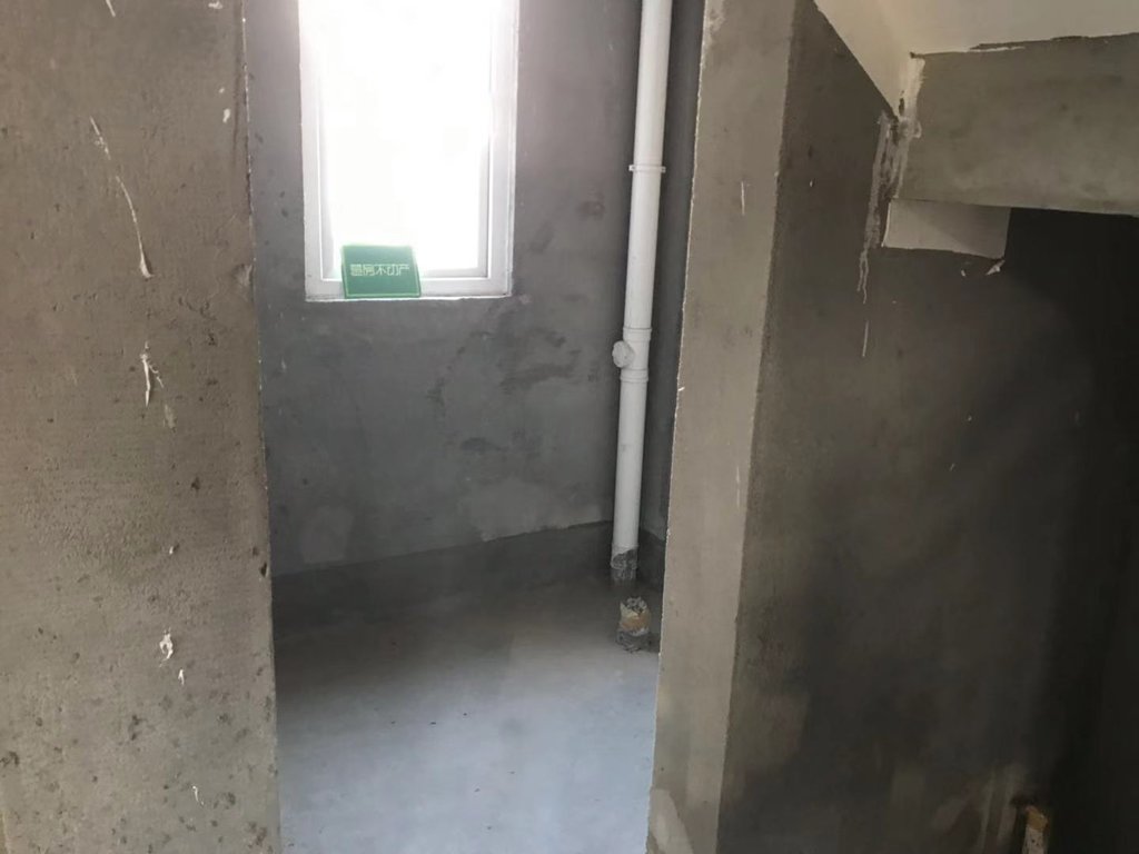 御江湾江滩公园旁三层联排别墅两个停车位自带花园