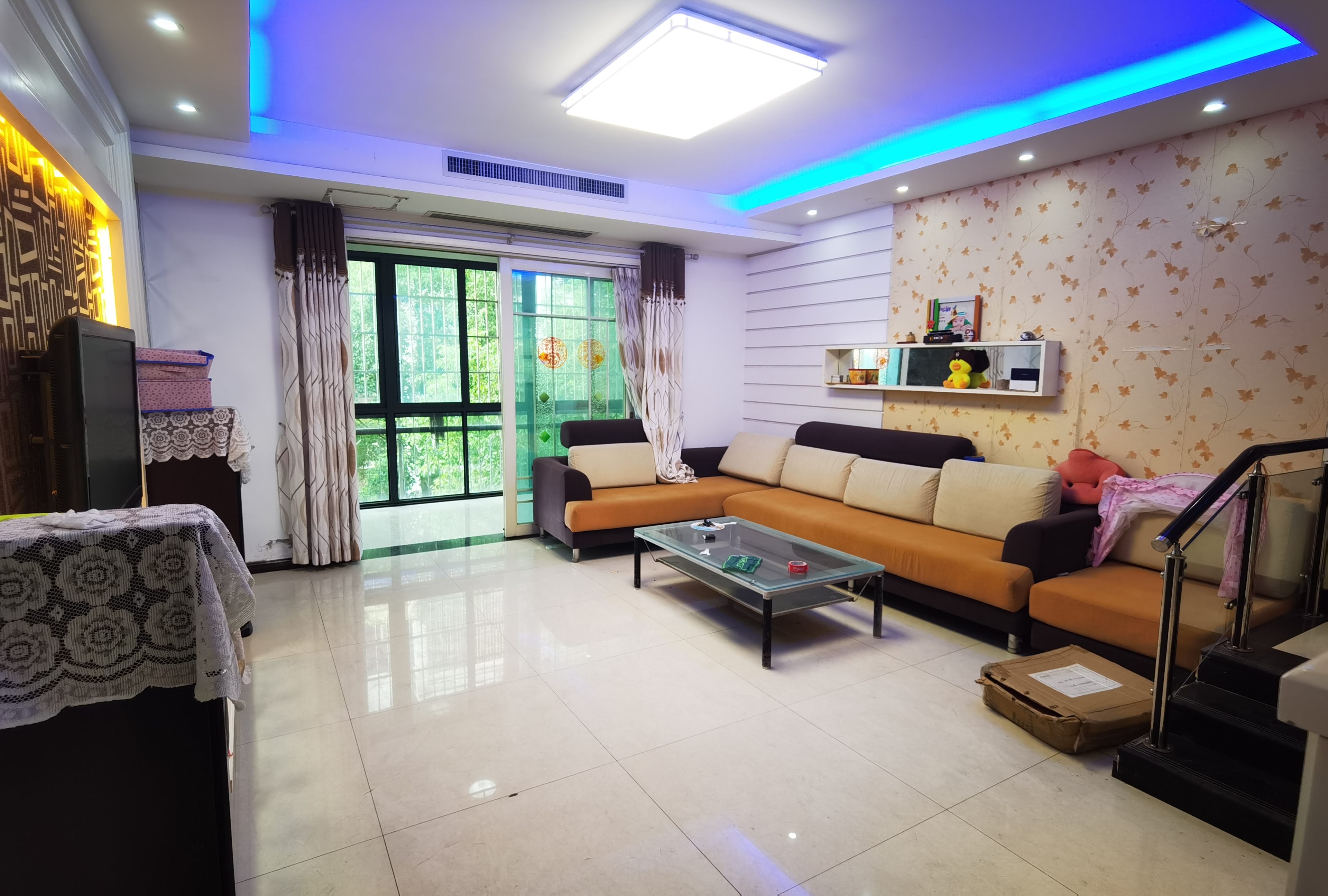 水岸人家 忧质江景房 精装大三房 成色新 家电家私全送 税费低哟 欢迎来电