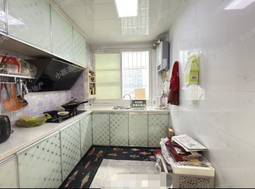 不介意楼层的，手付1万起，精装三房，总价20万