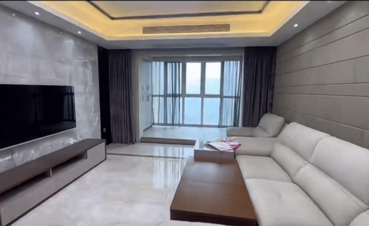 降价了，新城一号，湖景房，精装大四房，全新装修，全屋品牌装修，证满二，中间楼层