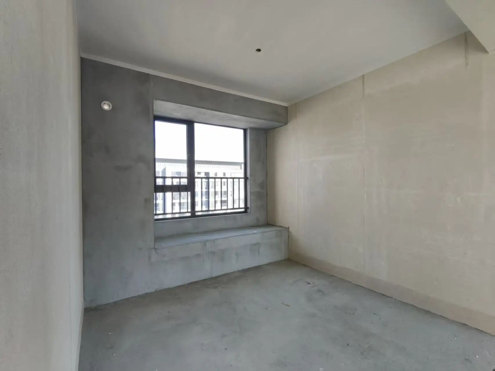 城南，吾悦广场，现房，单价5700，带‬车位，南北通透，大阳台