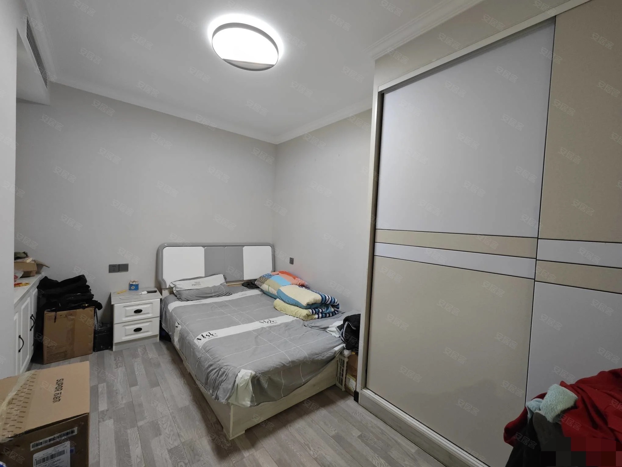 降价了，降价了，业主急售，仙桃xiao学旁，满庭春，新装修三房，证件满二，电梯好楼层