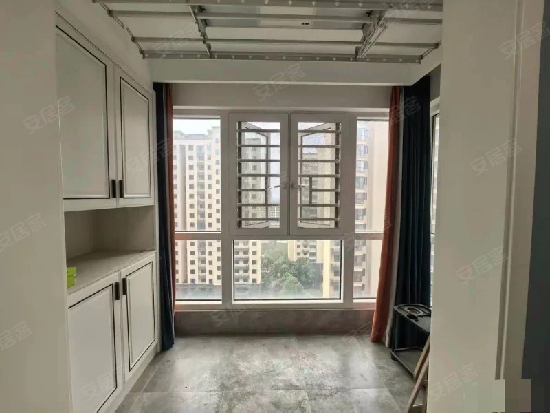 315？城南，荣怀，电梯‬中间楼层，精装2房，全‮中屋‬央空调，装修9.9成新，基‮未本‬住，证满二