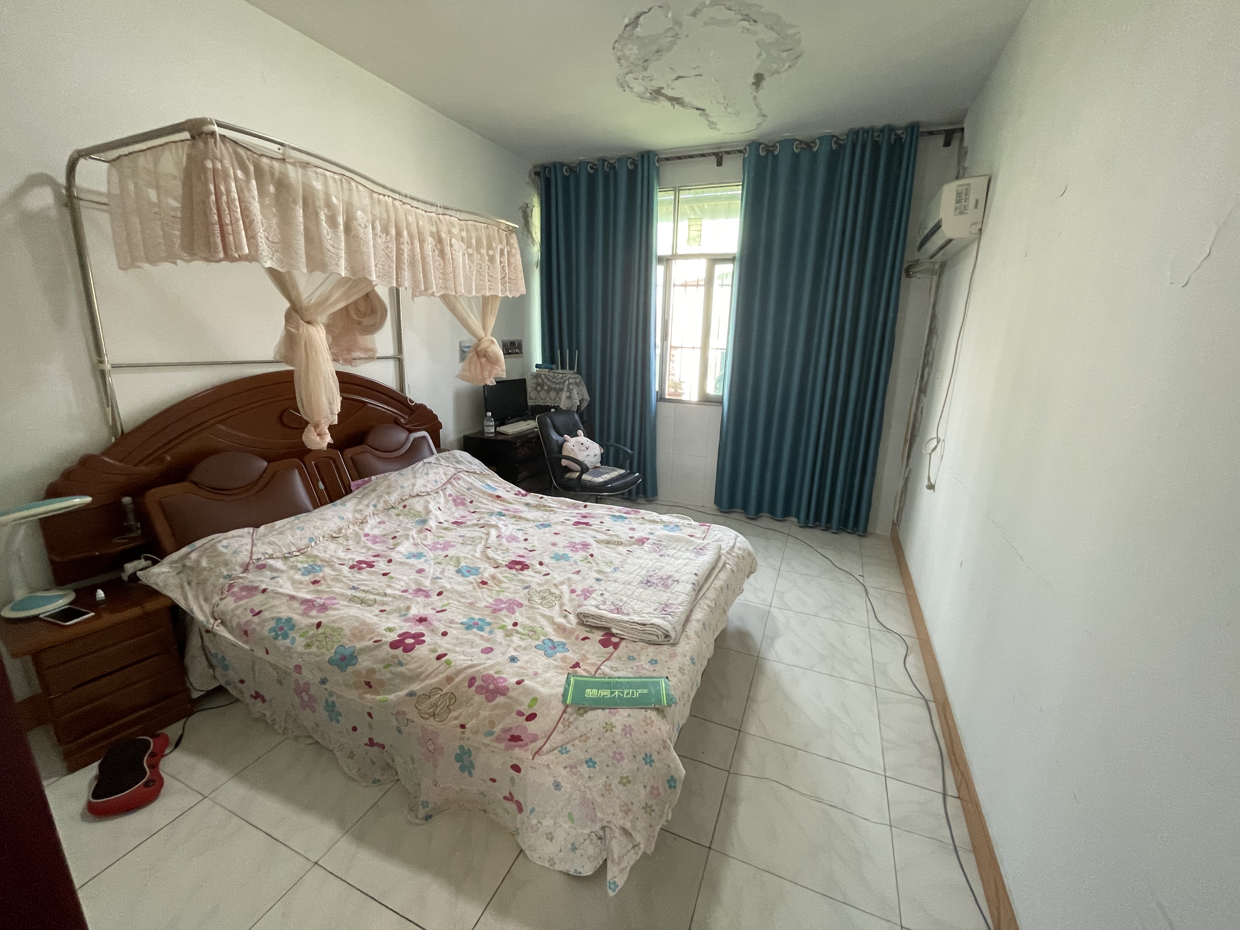 地苑小区沔阳大道步梯两房对面是四钟