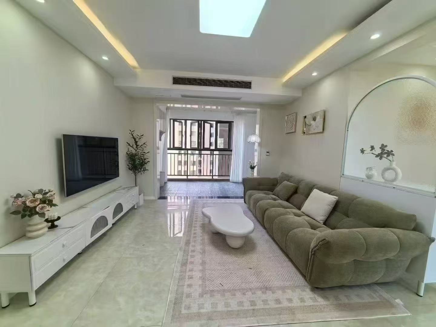 翰林公馆，中间楼层，前后双阳台，精装三室两厅两卫，满二