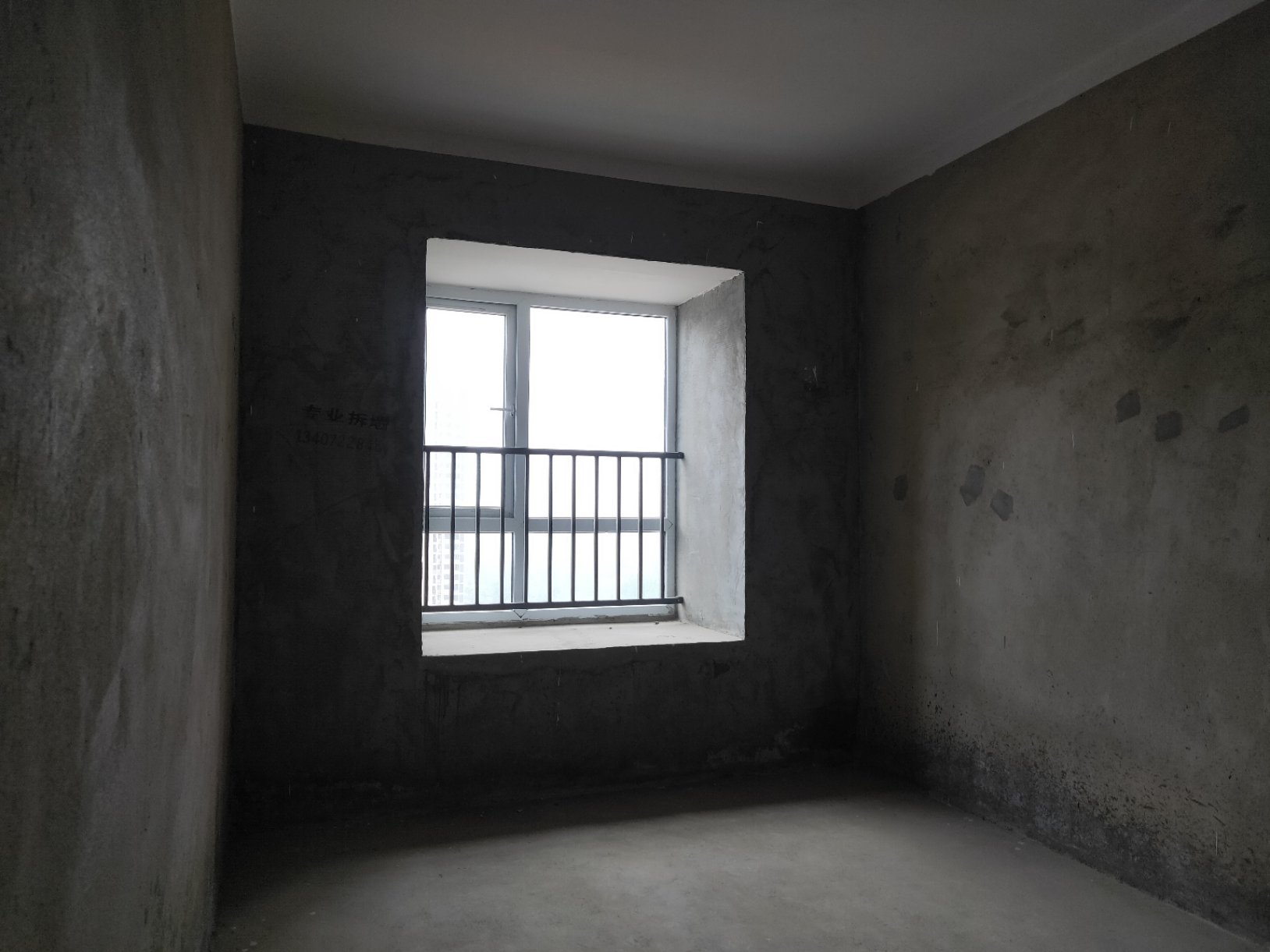 森林国际毛坯3房，契税未交，尾款4万，接受按揭，下楼就是 