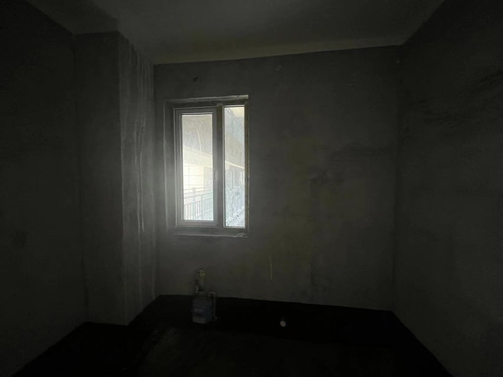 森林国际北苑.毛坯三房两卫.看房方便