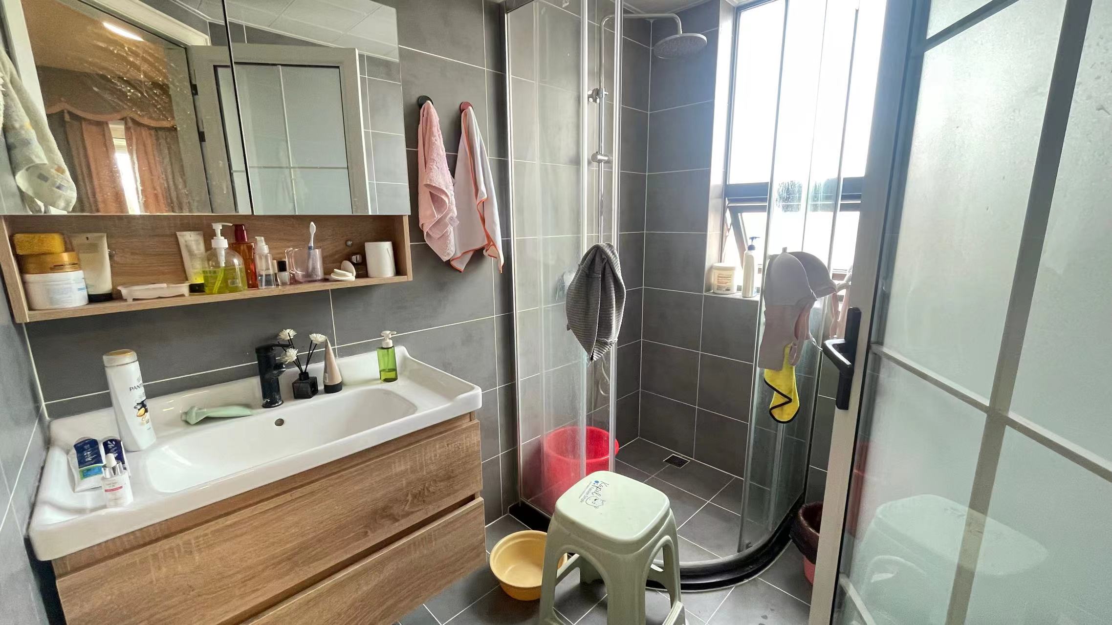 金域城邦.精装三房两卫.证件在手满二.看房方便