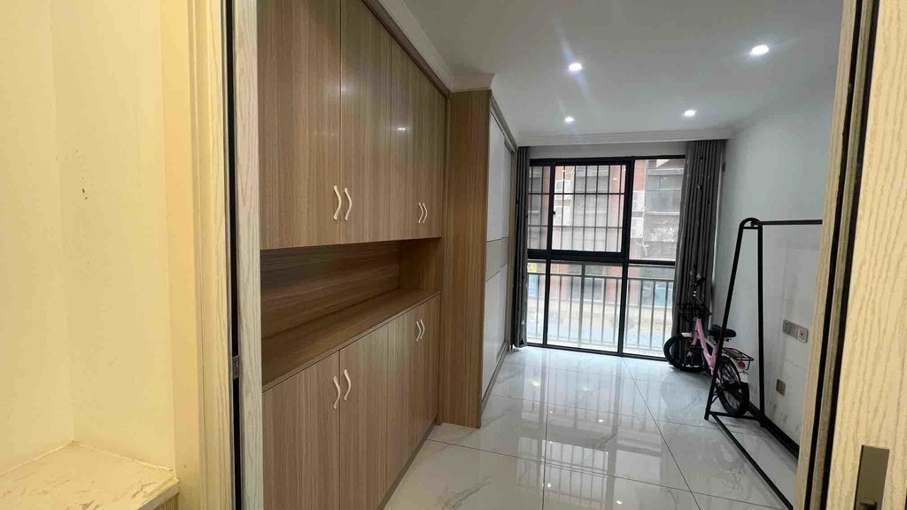 城南新三中旁，元泰精装三房两卫，业主急售，保养好，成色新，拎包入住，单价低至5400！！！手慢无！