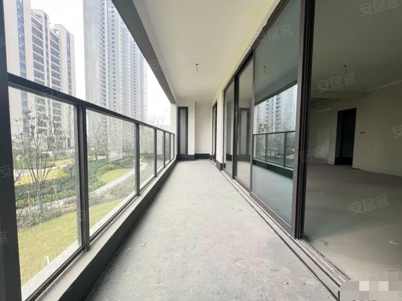 城南，吾悦广场，169平大平层，一梯一户，小高层，单嫁5700，双阳台