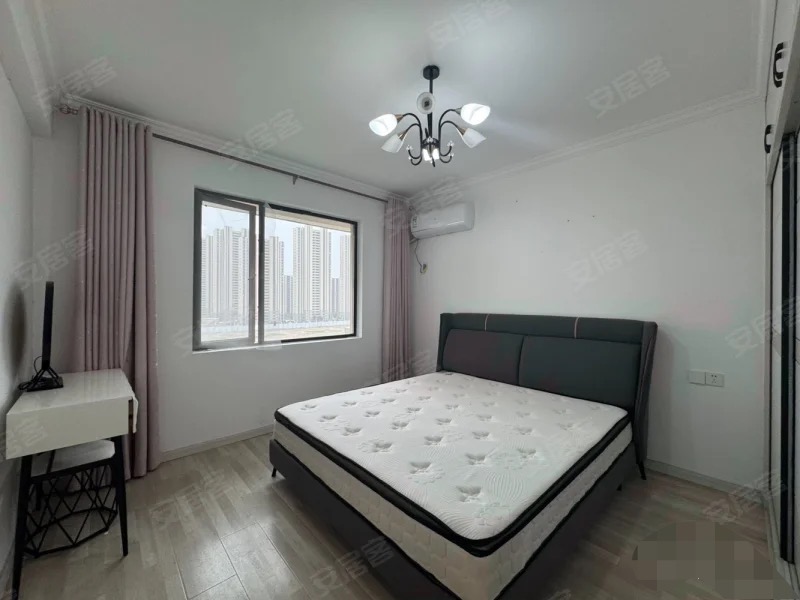 城南，荣怀，电梯小高层，一梯一户，精装3房2卫，9成新，好楼层，证满二