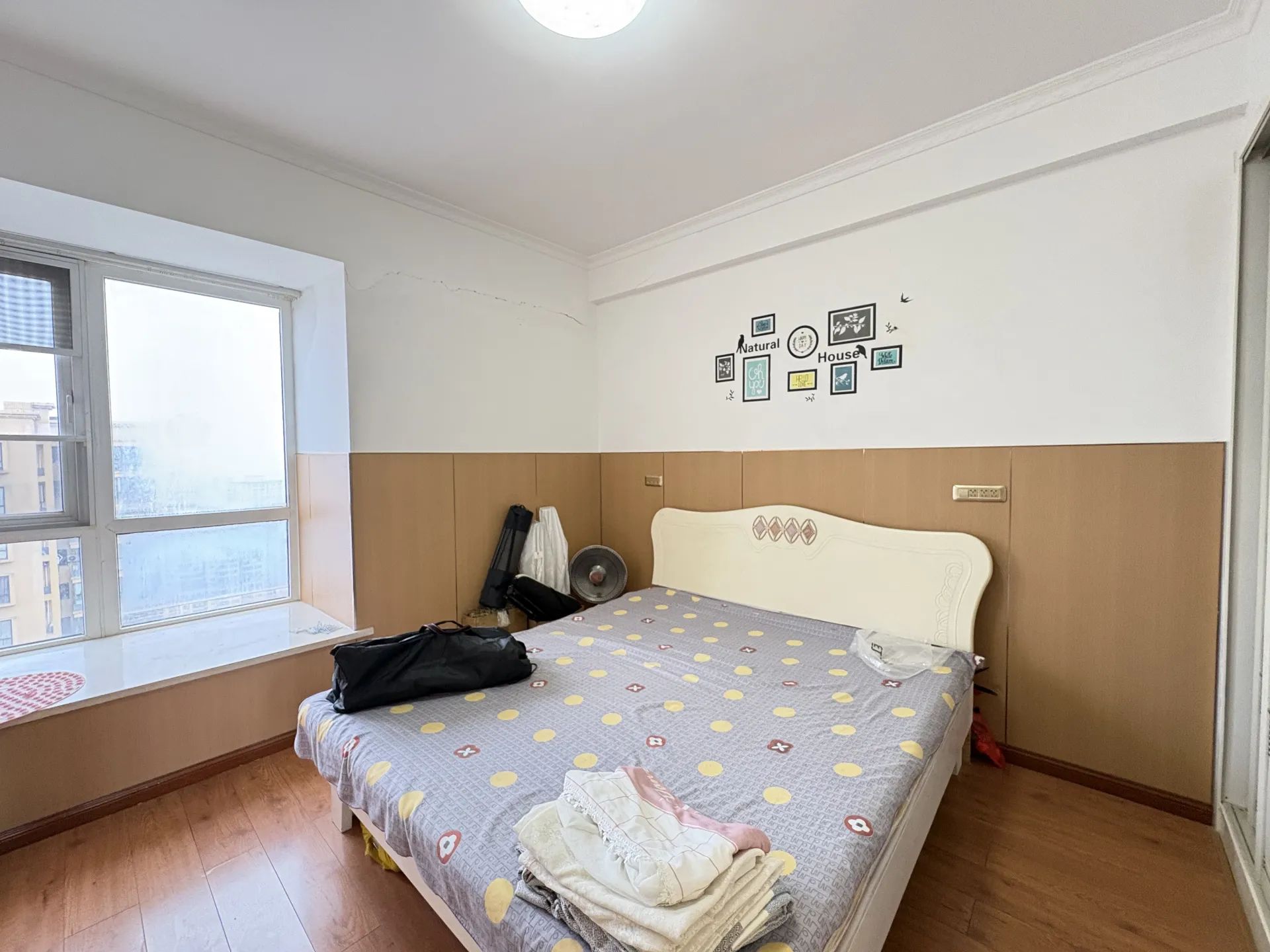 捡漏，森林国际城，不介意顶楼看过来，单价3660，全屋精装三房，