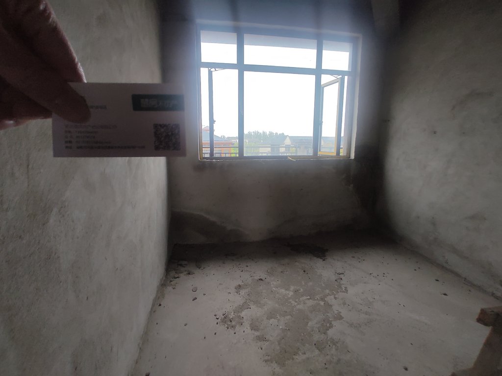 新区花苑，挖沟别墅.太子湖旁边联排别墅，性价比超高，业主诚心卖，看房方便