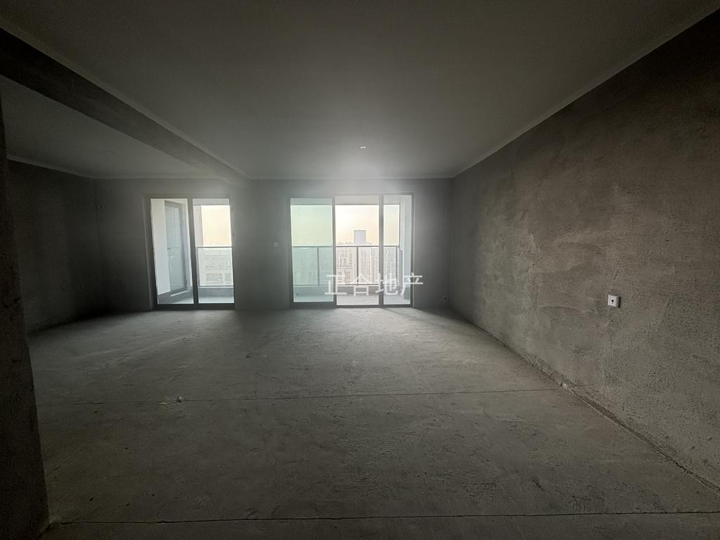 城南新区吾悦华府中间好楼层 毛坯4房 大阳台 全天采光