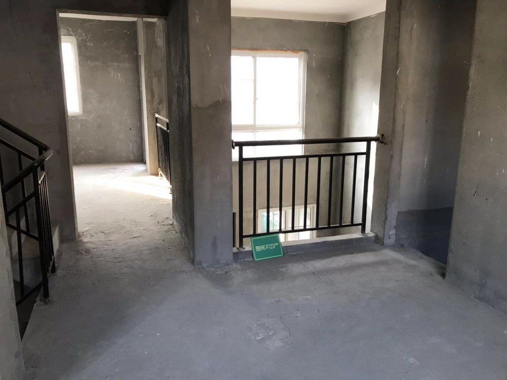 御江湾江滩公园旁仙桃二小对面三层联排别墅两个 立停车位自带花园买到就是挣到