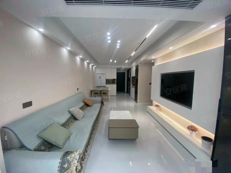 业主急售，朝阳丽景，城南次新小区，好楼层，几乎全新，精装三房，大阳台