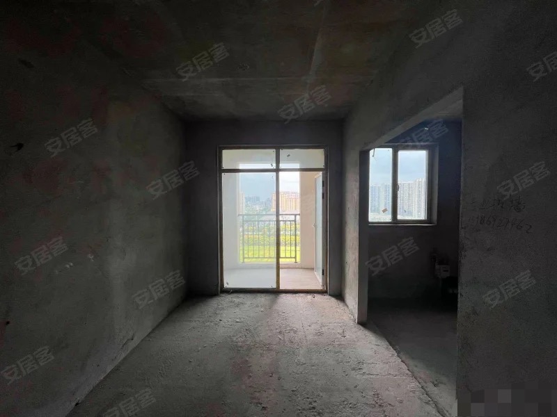 急售，蓝天新城，边户，人车分流，单价5000出头，好楼层，南北通透，户型方正