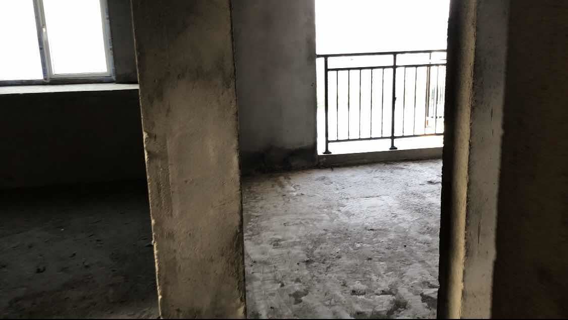 英伦名邸毛坯大3房，南北通透双阳台，电梯好楼层采光非常好