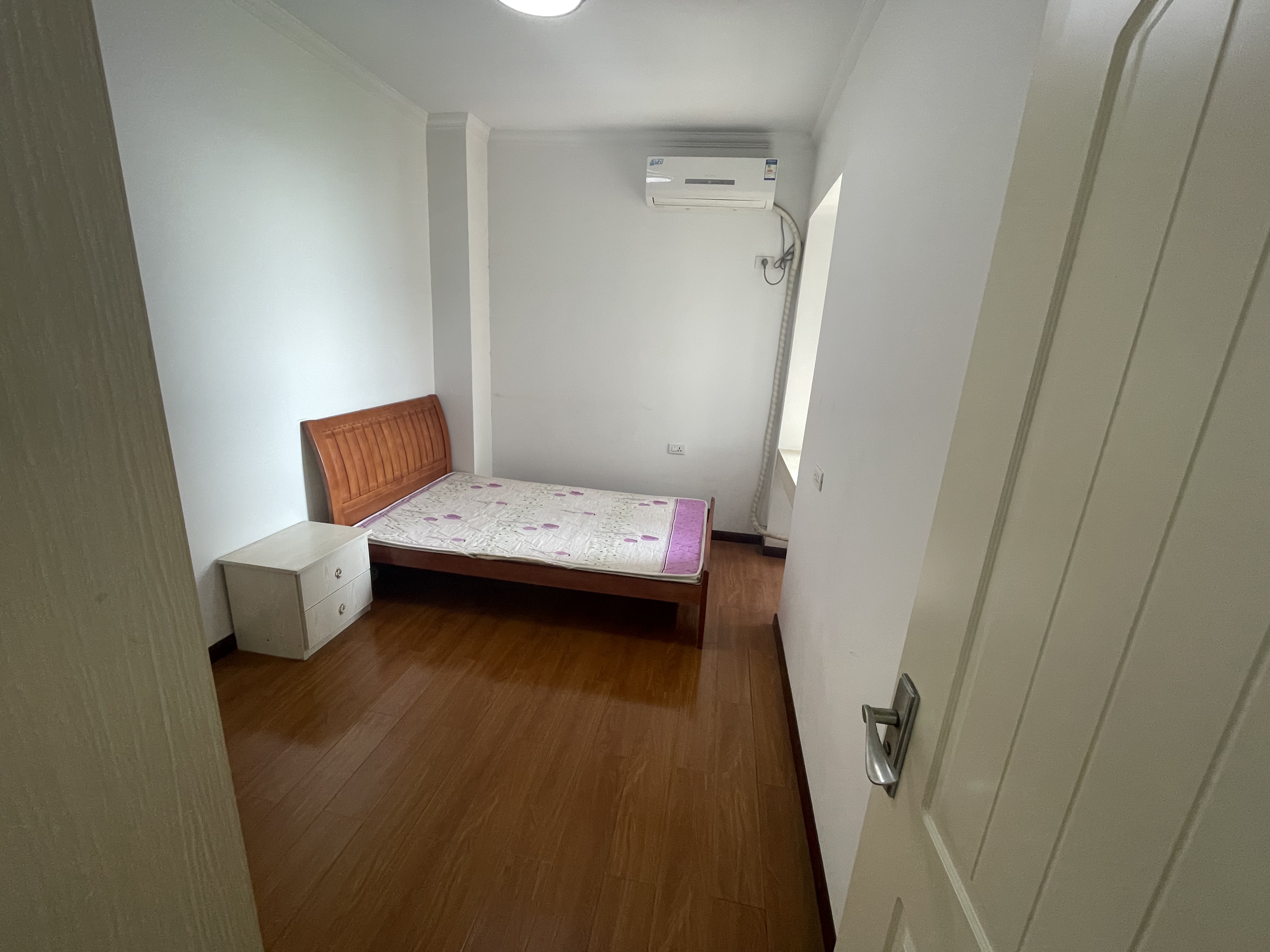 漫城林语带装修两房过马路就是读书的地方前面排阳光好