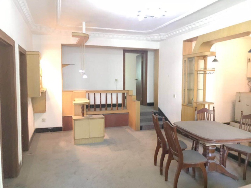 桃园小区三室两厅两位，步梯好楼层，