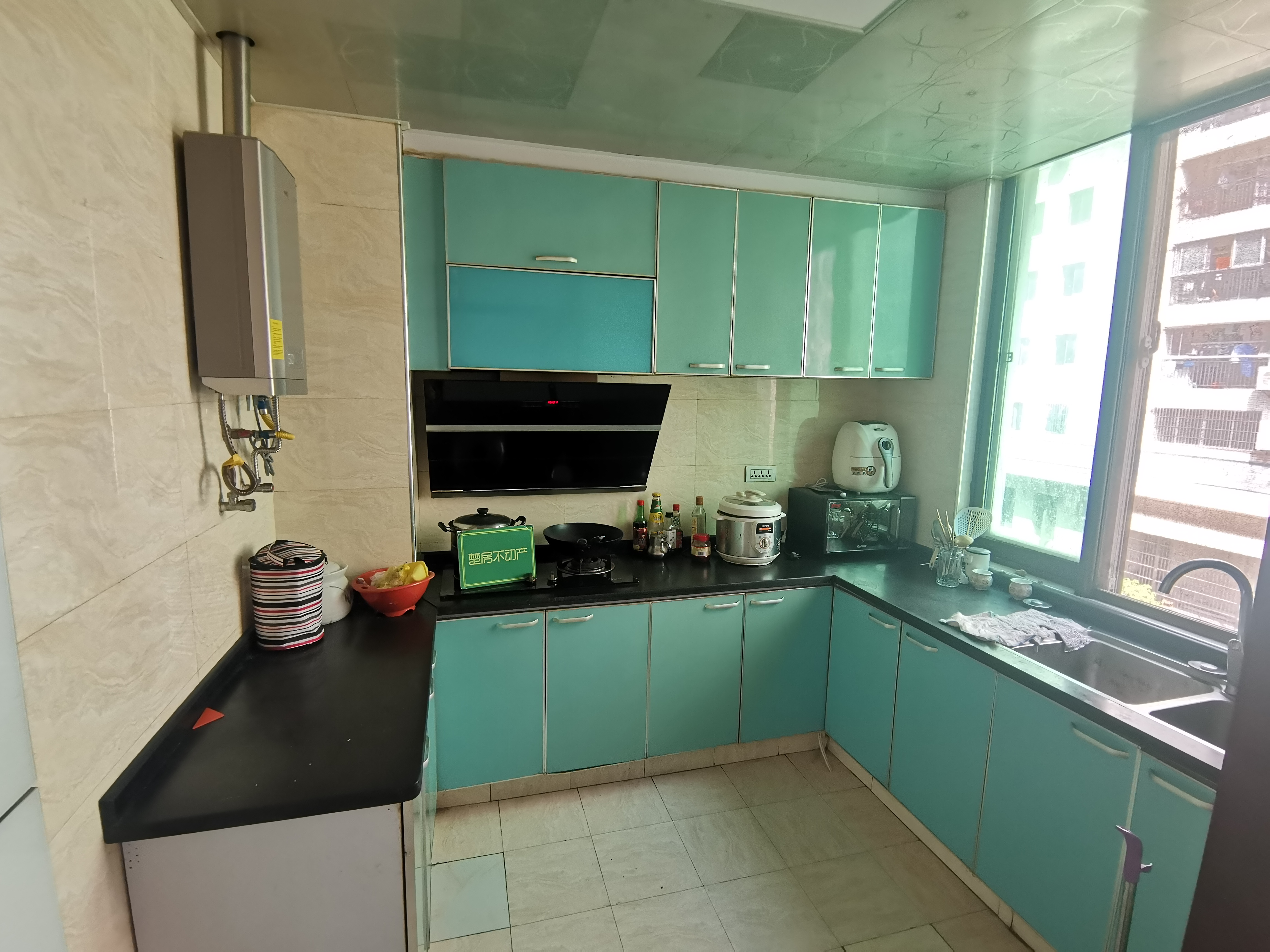 锦绣龙城精装大两房。家具家电齐全领包入住，楼层 好可按揭贷款