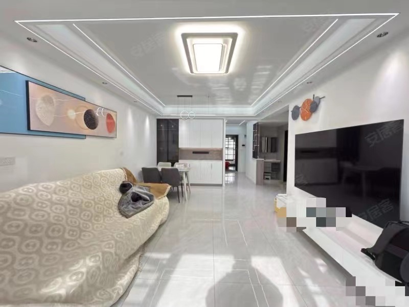 急售，检漏，新城‮号壹‬四期，​湖景房，精‮三装‬房，业主‬自装，中间楼层，9.9成新