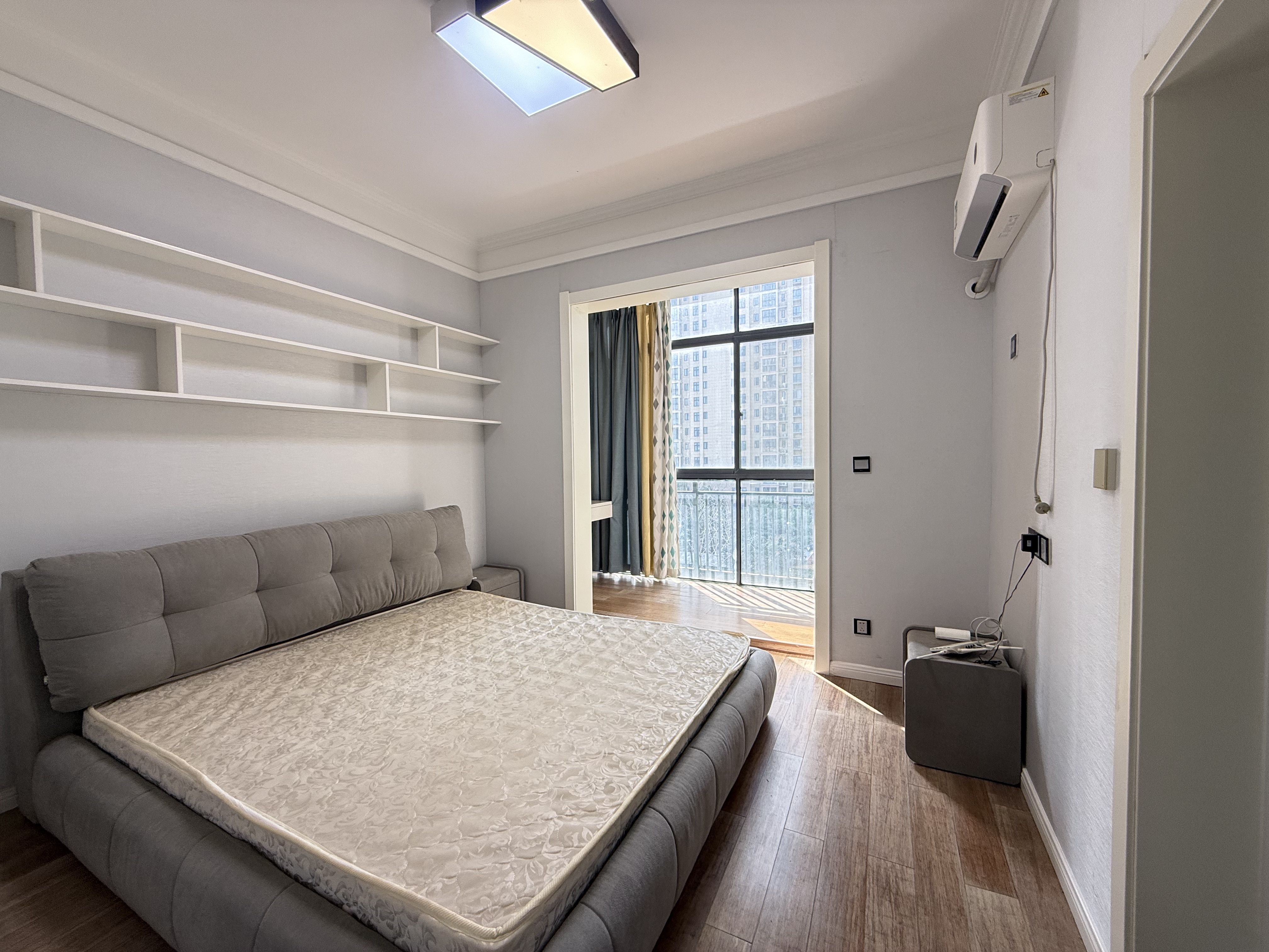 城南，森林国际城，精装三房两卫，三个阳台，证满二