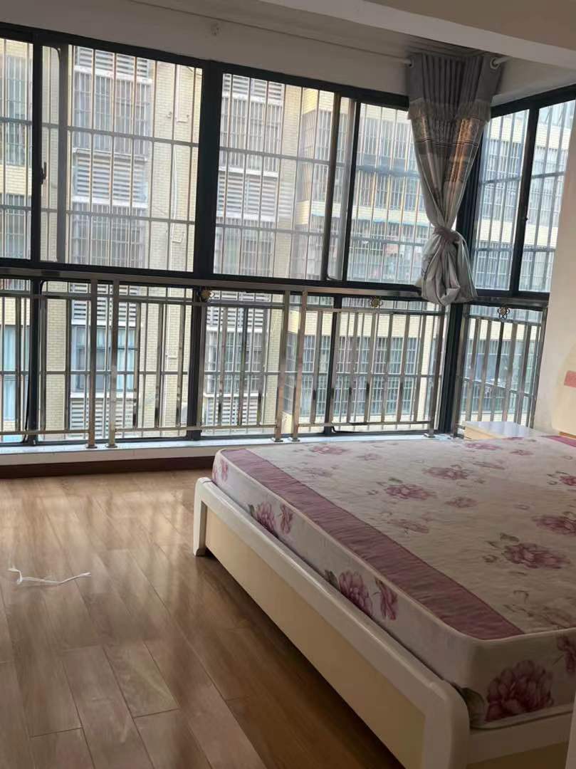 临江雅苑.精装三房.证件满二.看房方便