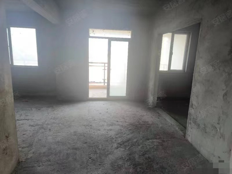 256，城南，沔阳旁，手付1万紫金城，单价4300，中间好楼层，毛坯大三房