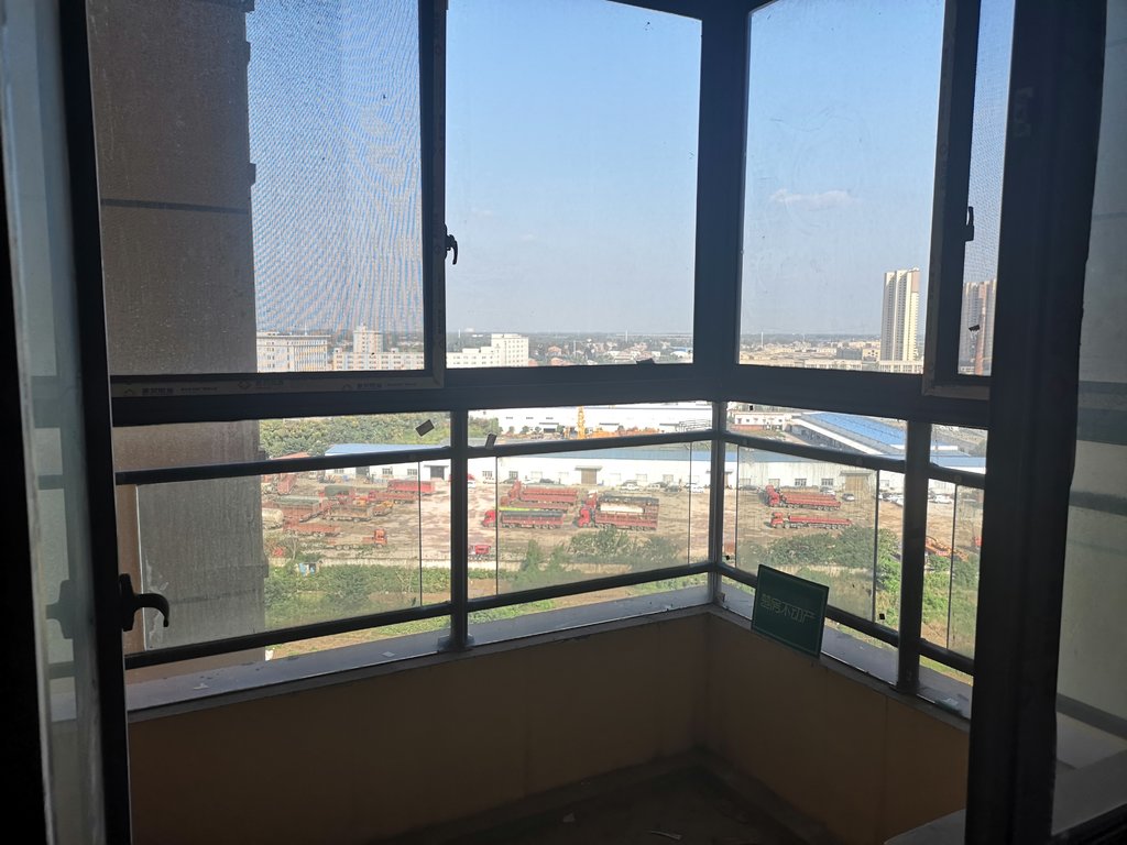 城东 绿洲新城 电梯毛坯大三房 多功能户型 证满二