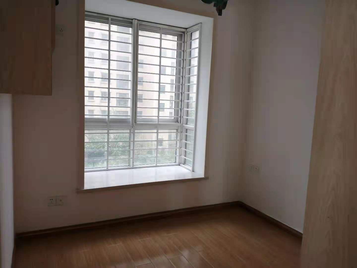 三丰鼎城地铁精装3室2厅2卫1阳台，交通便利，设施齐全