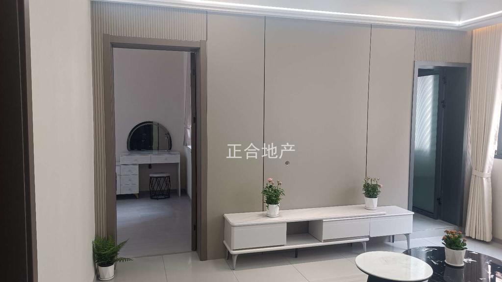 降价了，房东诚心出售，仙桃商城，楼下老三中，步梯三楼，全新装修三房两卫，户型采光好