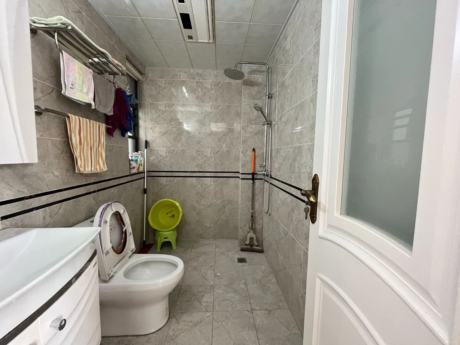 城东流潭公园旁，公园世家hao装100个小高层顶复，家电全送